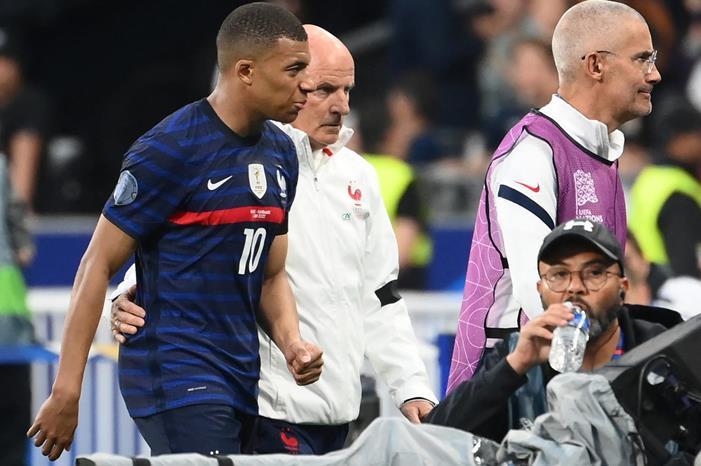 مبابي يعمق أزمة فرنسا في دوري أمم أوروبا GettyImages-1241082327(1)