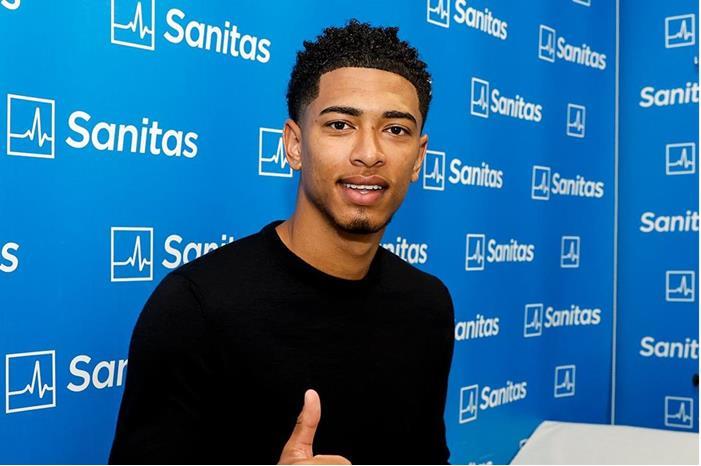 بيلينجهام يرتدي قميص أسطورة ريال مدريد 7agbakr_fyp0kaowcamp7ks