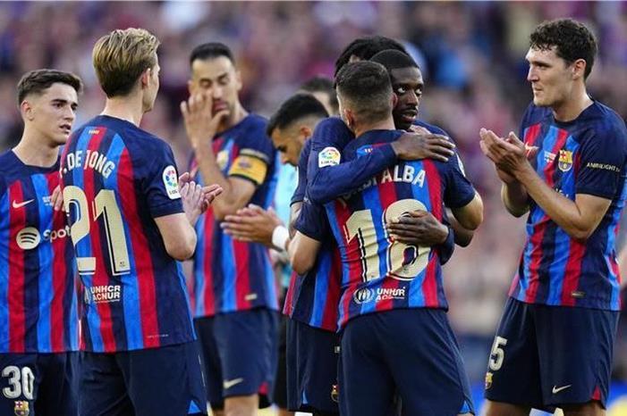 برشلونة يعلن عن قميص الموسم الجديد - صور epa_soccer_2023-05_2023-05-28_2023-05-28-10660976_epa