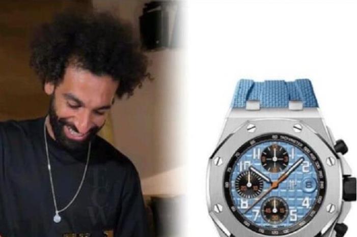 صلاح يخطف الأنظار بساعة من الأحجار الكريمة.. فكم يبلغ سعرها؟ 648cb9204c59b718e00f2b62