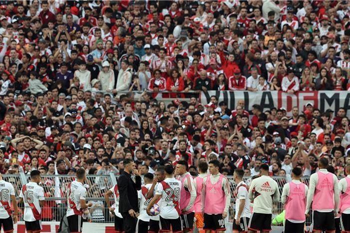 وفاة مشجع سقط من المدرجات في الدوري الأرجنتيني main_image647bbc96cd9e8