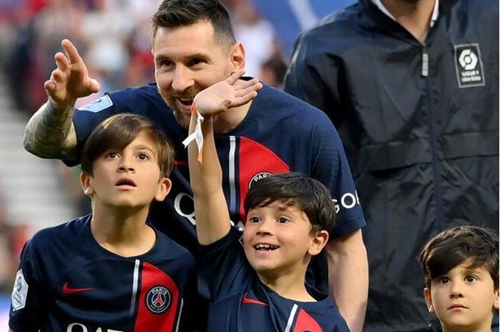 647d76d64c59b71bb421f4b7