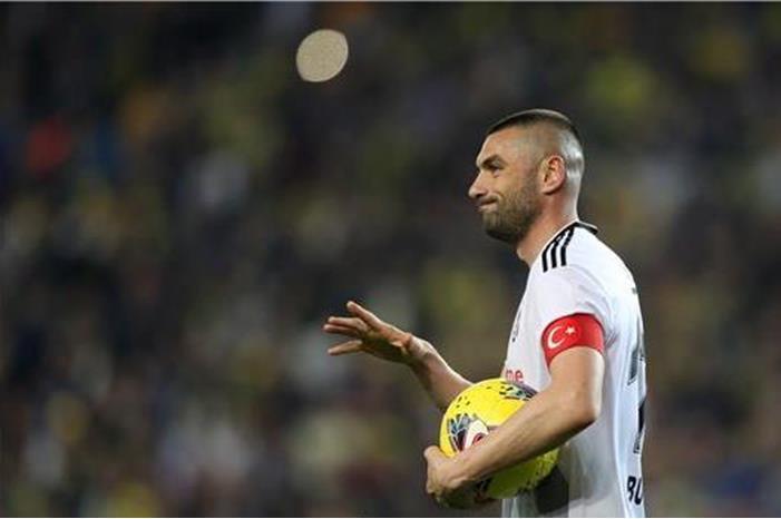 يلماز يعلن اعتزاله epa_soccer_2019-12_2019-12-22_2019-12-22-08087135_epa