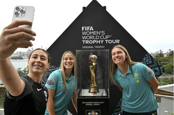 6482f8e84c59b7411f38edd6