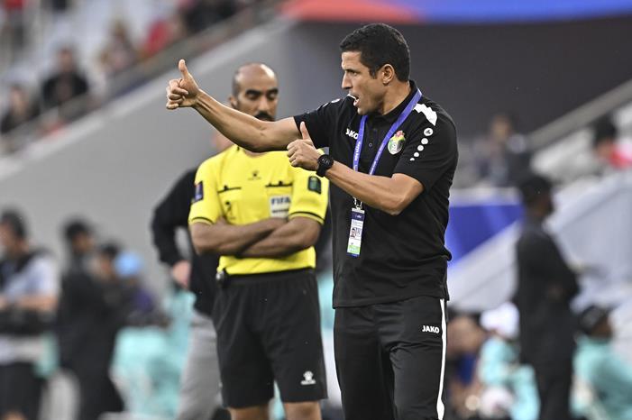 مومن يكشف لـالعربي الجديد أسرار تألق عموتة مع منتخب الأردن