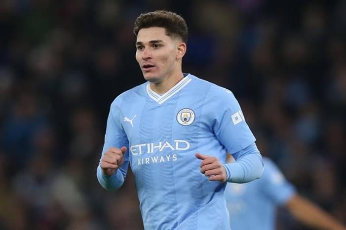 مانشستر سيتي يحسم مصير ألفاريز 2024615555159333