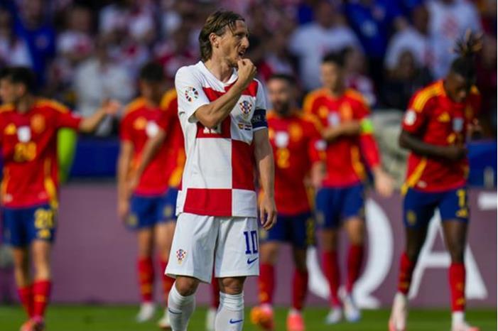 أول تعليق لمودريتش بعد سقوط كرواتيا أمام إسبانيا 666df0b84236044d175dd3e7