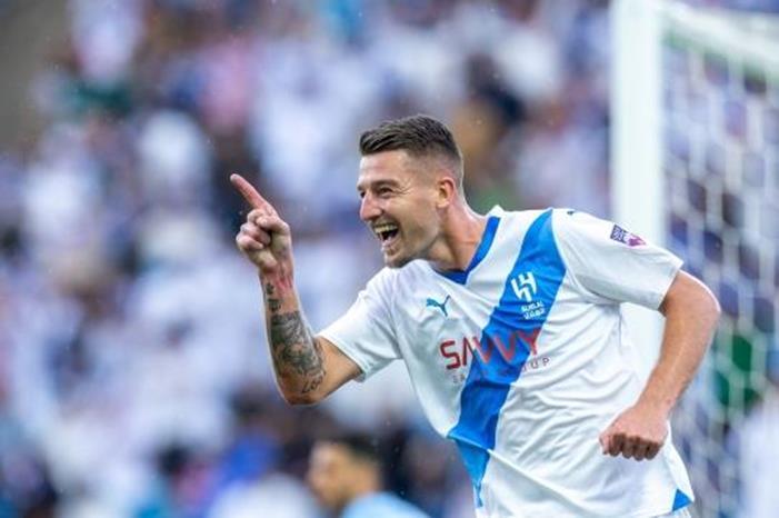 فرحة الصربي سيرجي ميلينكوفيتش سافيتش بإحرازه هدف الهلال الأول أمام الوداد