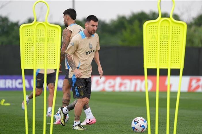 الأرجنتين تستعد لمواجهة تشيلي 202462312171527934