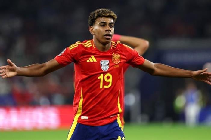 قانون حماية الأطفال يهدد إسبانيا بسبب يامال 202462455428200FE