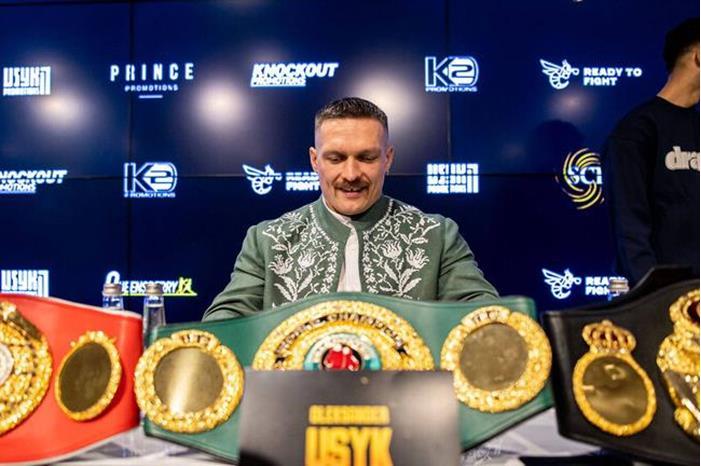 أوسيك يتخلى طواعية عن حزام بطل العالم للاتحاد الدولي للملاكمة 667beb1242360479fc6f764c