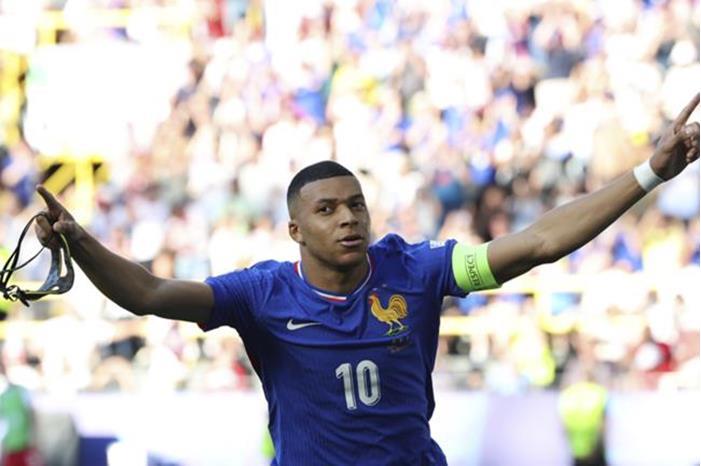 مبابي يفك عقدته في كأس أوروبا 667b08cc423604701551a78c