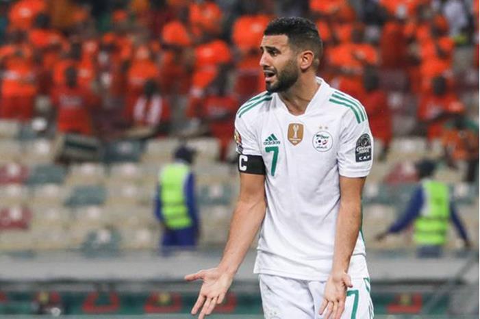 تحطم سيارة رياض محرز الفارهة في حادث سير (صور) 667ee4324236042a775b95ea (1)