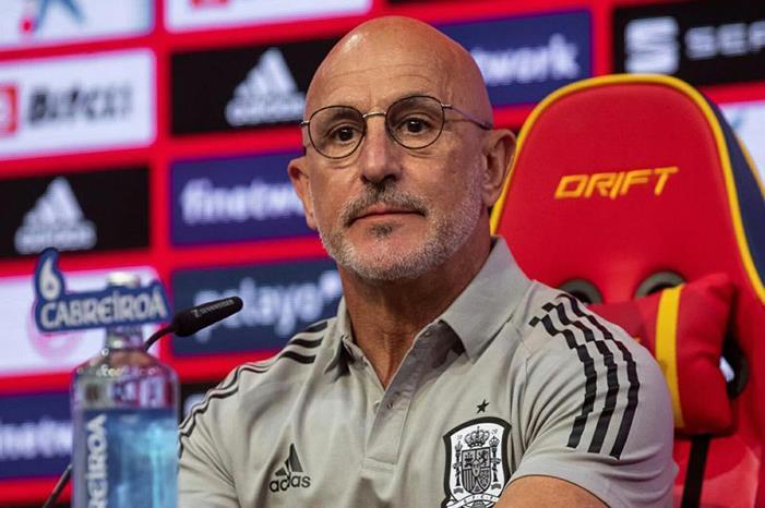 إسبانيا تمدد عقد المدرب دي لا فوينتي لمدة عامين لويس-دي-لافوينتي