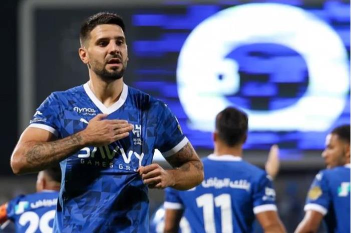 عملاق الدوري التركي يقدم عرضًا لضم ميتروفيتش Screenshot 2025-06-20 163939