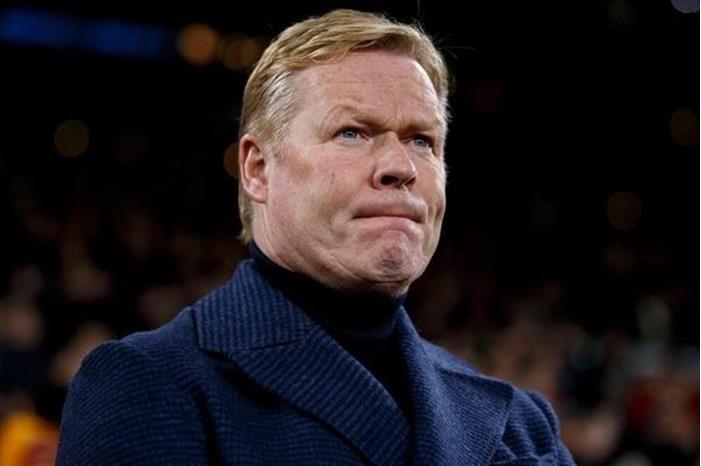 هذا هو لاعب كومان المفضل مع برشلونة Ronald-Koeman-on-the-sidelines