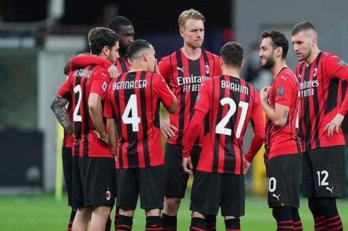 ميلان يقترب من حسم موقف فرانك كيسي 124-004326-milan-champions-league-seria-a_700x400