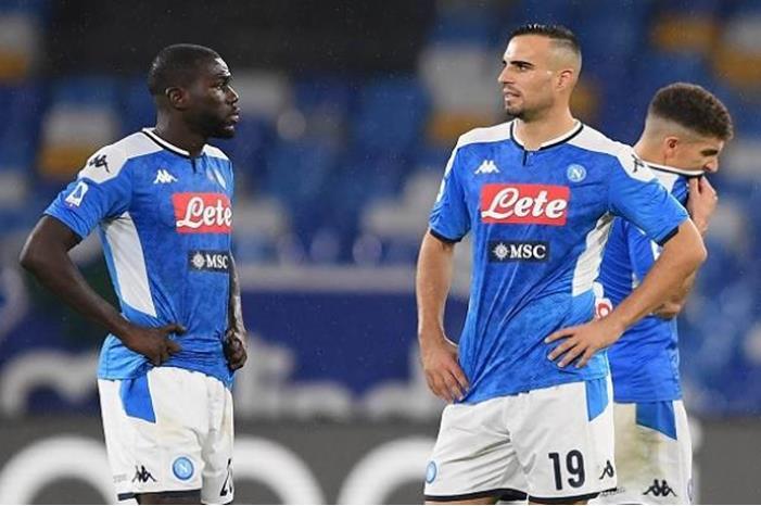 نابولي يرفض عرض مانشستر يونايتد 122-233242-napoli-players-families-ultras_700x400