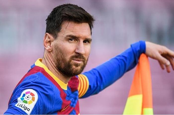 هل تخلَّى ميسي عن جزء من راتبه؟ 163-175416-messi-barcelona-new-kit-2022_700x400
