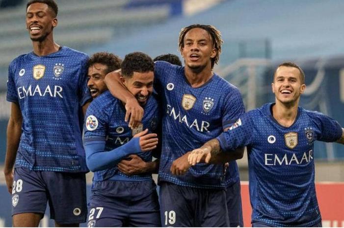 بن نافل يبكي جماهير جلطة سراي ويسعد عشاق الهلال 1-1378556