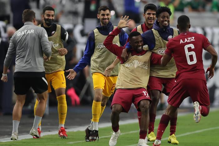 قطر تحقق إنجازا تاريخيا وتبلغ نصف نهائي الكأس الذهبية E7G3YjKXsAEP4CR