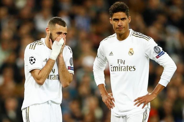 خلال ساعات ،، رافائيل فاران في مانشستر يونايتد 60f6b2f34236044d6947c0b5