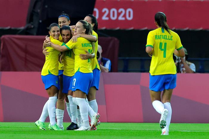 حدث تاريخي في مباراة البرازيل وزامبيا ،، 15 دقيقة وقت بدل ضائع !! marta-brazil-scaled