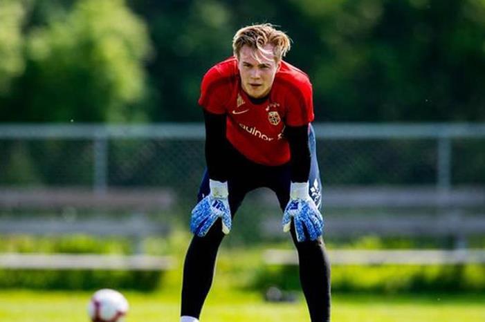 ليدز يونايتد يضم حارس  النرويجي الشاب كلايسون download