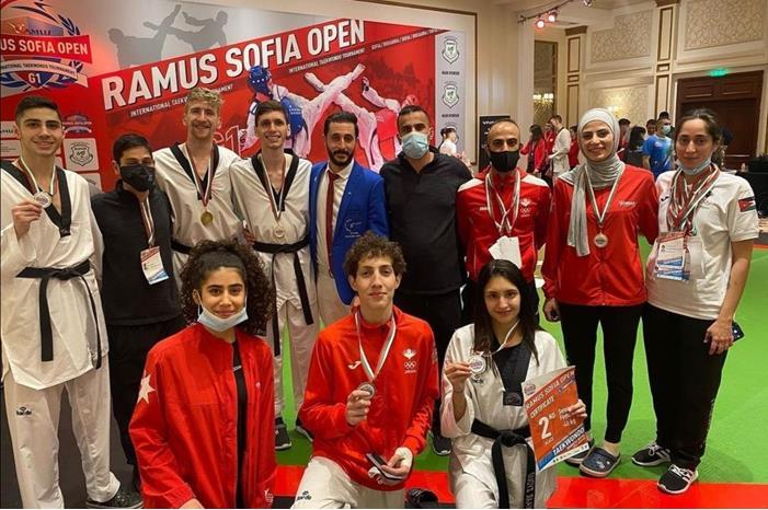 5b806eb7-75c0-400c-b64c-11fb08cac180