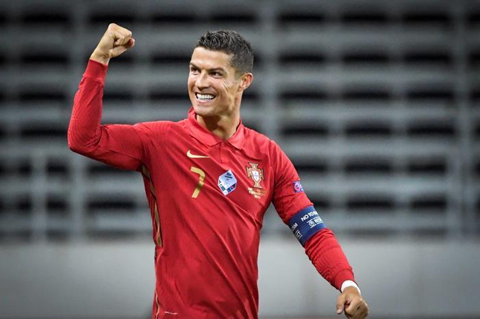 كريستيانو رونالدو سيتوج بلقب هداف يورو 2020  !! 2020-09-08T194527Z_2097967582_RC2JUI91SH3F_RTRMADP_3_SOCCER-UEFANATIONS-SWE-POR-REPORT