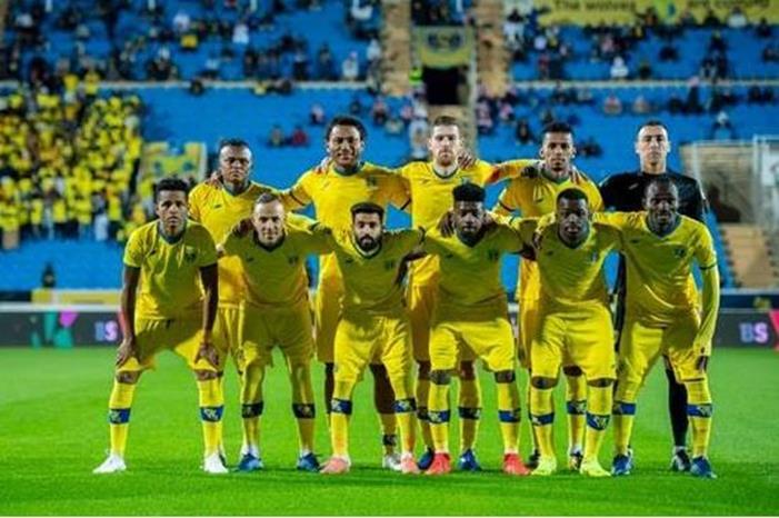 التعاون يخطف نجم الاتحاد المجمد 9999-1