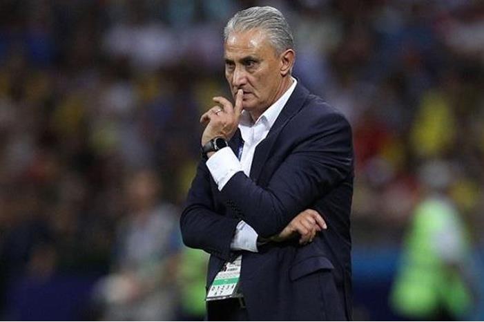 مدرب منتخب البرازيل : تنقصنا الفعالية وحان وقت القرار الصعب 100-030229-brazil-coach-talks-about-his-future_700x400