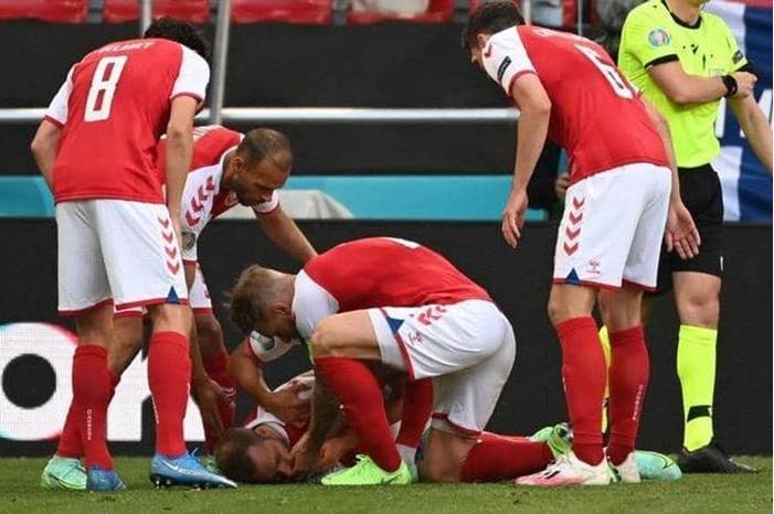 تكريم إريكسن والطاقم الطبي من الويفا والمنتخب الإنكليزي 1-1443988