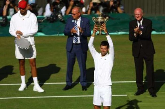 ديوكوفيتش يهزم كيريوس ويحرز لقب بطولة ويمبلدون للمرة السابعة 2022-07-10_16-42-21_367122