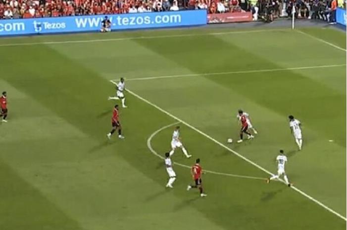 ليفربول ينهار أمام مانشستر يونايتد ويسقط برباعية  62cd8c0a4236041a7f0b9a9b