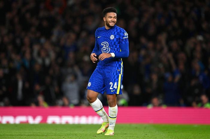 جيمس يعلن موقفه من الانتقال لريال مدريد FEo94joWQAEY_kJ