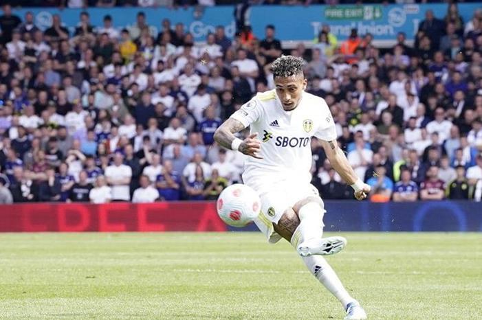 برشلونة يعلن رسميا اتفاقه مع ليدز يونايتد لضم رافينيا Raphinha-1