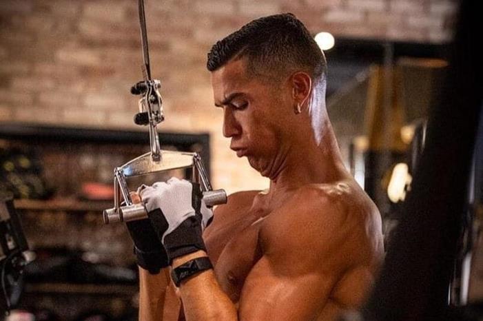 لماذا يحقن كريستيانو رونالدو جسده بالبوتوكس؟ ronaldo-7-