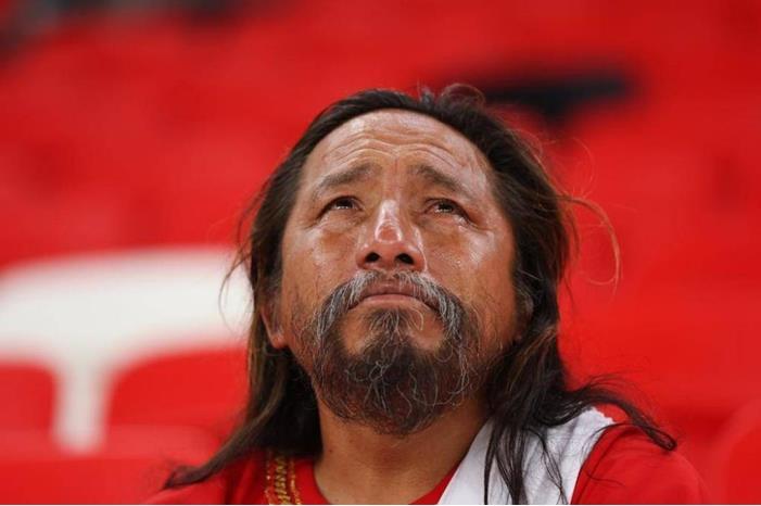 قصة كروية حزينة ،، مشجع  رهن كل شيء ويخسر حلم كأس العالم 10325