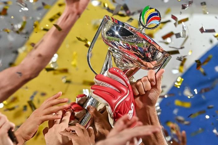 محطات تاريخية: نهائي كأس الاتحاد الآسيوي 2013 بين الكويت والقادسية AFC-Cup-trophy