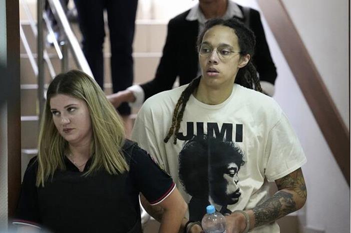 لاعبة كرة السلة الأمريكية المعتقلة في روسيا تطلب مساعدة بايدن 62c383a94c59b72673131d86