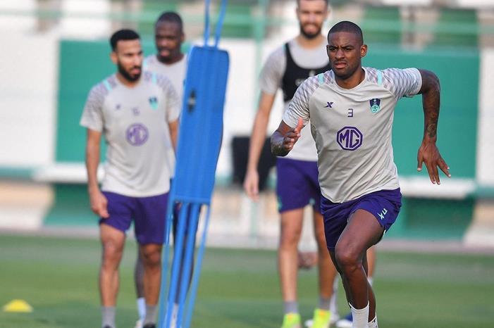 الأهلي السعودي يسعى للاستغناء عن خدمات البرازيلي دانكلير بيريرا dan