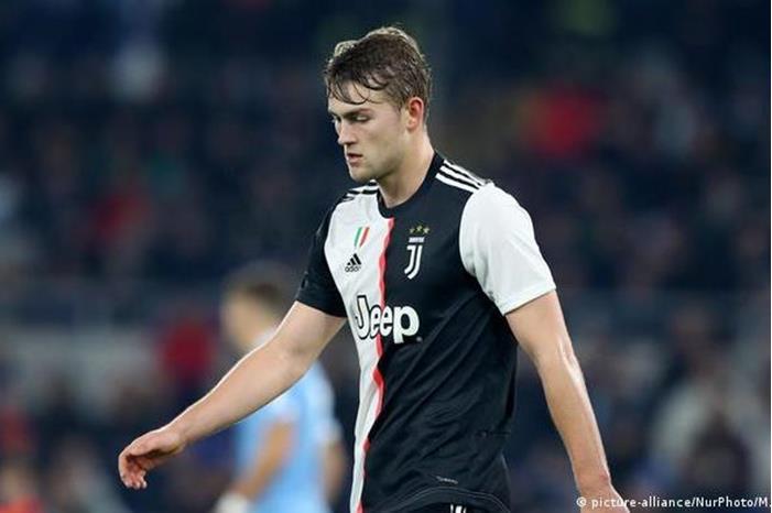 محادثات بين بايرن ويوفنتوس بشأن دي ليخت 51926105_303