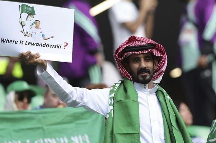 ليفاندوفسكي يرد على عرض مغر من الدوري السعودي 64ab3044423604348b3da3bc