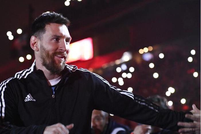 قبل حفل تقديمه بناديه الجديد.. حلم خاص يتحقق لميسي 64af85d44236041188456ba9