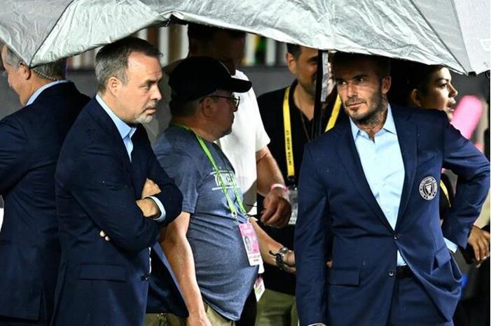 ظرف قاهر يربك حفل تقديم ميسي في ميامي 64b4dd0142360406b749c08b