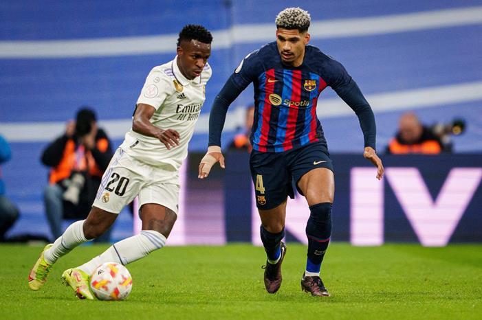 برشلونة يهزم ريال مدريد بثلاثية في ودية مثيرة (فيديو) kW8hu-scaled