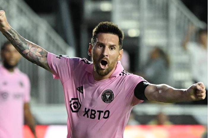 ميسي بقميص مارادونا يشعل وسائل التواصل الاجتماعي 64c797a44c59b70eb51ba816