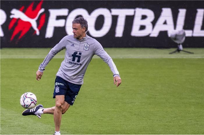 خلاف حاد بين إنريكي وإدارة باريس epa_soccer_2022-06_2022-06-08_2022-06-08-10002624_epa