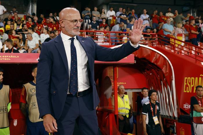 الاتحاد الإسباني يدرس تمديد عقد دي لا فوينتي Luis de la Fuente